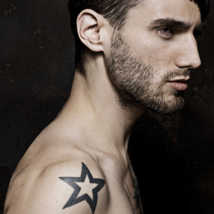 tattoou_shoulder-black-men-433x433