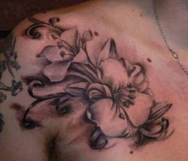 shoulder-hibiscus-flower-tattoo-for-men-628x537