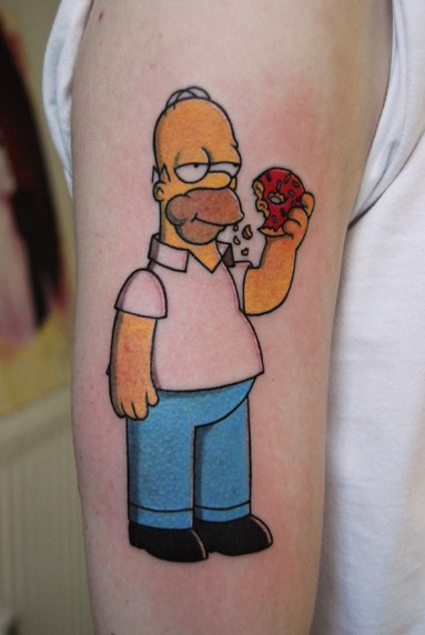Tatuagem-Homer-Simpson-comendo-rosquinha