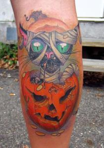 halloween-black-cat-in-a-pumpkin-color-leg-tattoo