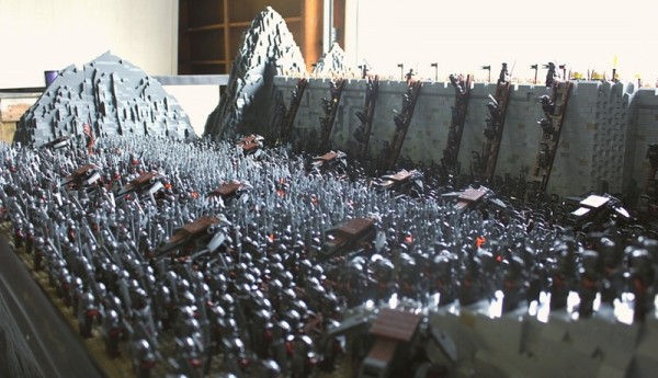 lego-helms-deep-12-600x345