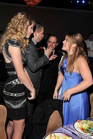 Ao lado de Taylor Swift