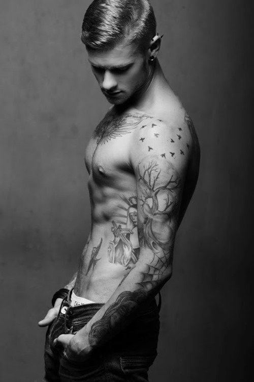 Sleeve-Tree-and-Birds-Tattoo-Man