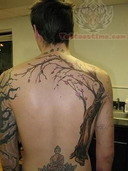 tree-tattoo-on-men-back
