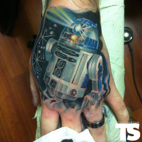 Star-Wars-R2-D2-Hand-Tattoo