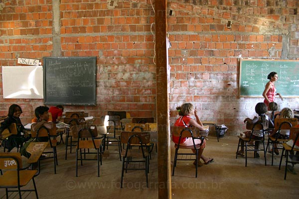 escola-mal-cuidada-educacao_3