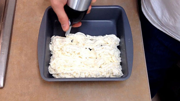 follow-the-colours-spray-cake-02