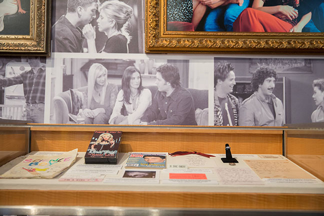 Central_Perk_Popup_3_embed