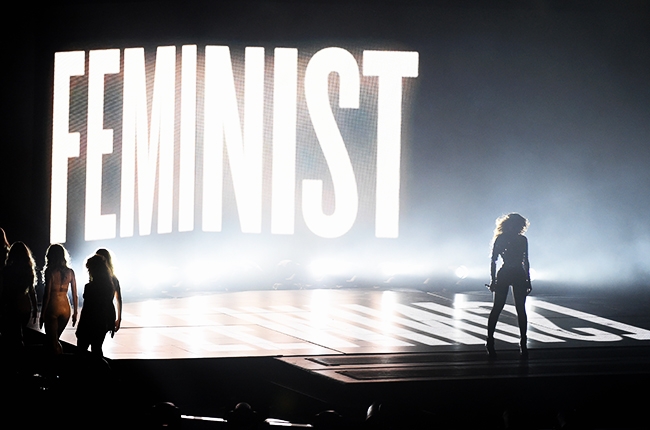 beyonce-vmas-2014-feminist-billboard-650