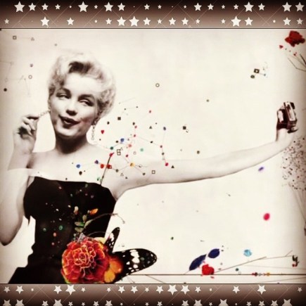 marilyn selfie